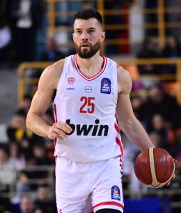 Ξέσπασε ο Πίτερς: «Δεν υπάρχει σεβασμός για την υγεία των παικτών με τα αυτοκόλλητα»