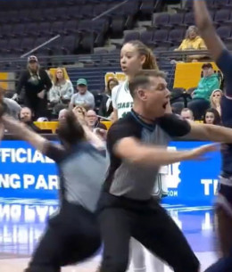 Απίστευτο ξύλο σε αγώνα μπάσκετ γυναικών - Η διαιτητής έχασε τις αισθήσεις της (video)