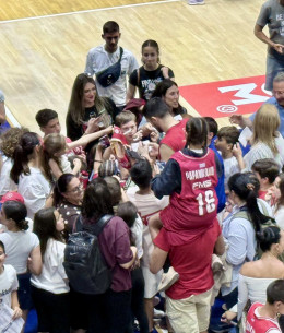 Πόλος έλξης ο Κώστας Παπανικολάου μετά τη νίκη του Ολυμπιακού επί του Κολοσσού Ρόδου