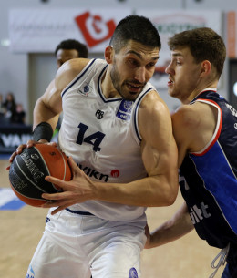 Ψηλά στη λίστα του Περιστερίου ο Κασελάκης