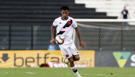 Ο Πανσερραϊκός «έκλεισε» τον Ρικέλμε