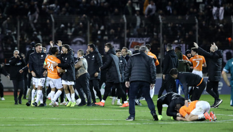 Ένταση στο τέλος του ματς στη Λιβαδειά ανάμεσα σε παίκτες και οπαδούς (video)