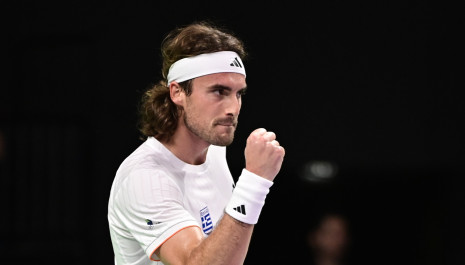 Ο Τσιτσιπάς έκανε το 1-1 για την Ελλάδα επικρατώντας με δυσκολία του Μαγκαντάν