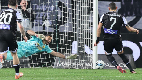 Ο Στρακόσια «κυνηγάει» τον πατέρα του και στέλνει μήνυμα τίτλου