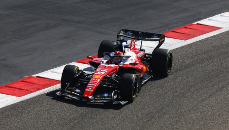 Η περιστρεφόμενη αεροτομή της Ferrari «έκλεψε» την παράσταση στο Μπαχρέιν (video)