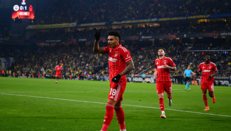 Η εντυπωσιακή Νότιγχαμ «άλωσε» την Κωνσταντινούπολη, έριξε τρία γκολ στη Φενέρμπαχτσε