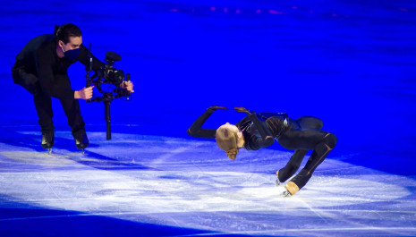 Ο πατινέρ-κάμεραμαν που καταγράφει στον πάγο όλο το... drama των Χειμερινών Ολυμπιακών Αγώνων