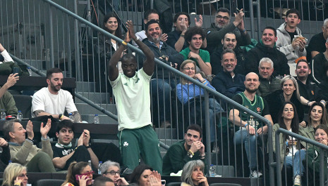 Ο Τεττέη πήρε υπογεγραμμένη φανέλα από τον Ναν - To video του Athletiko