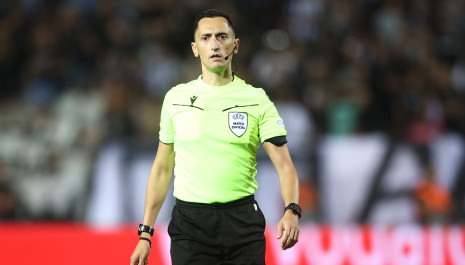 Ο elite διαιτητής Χοσέ Μαρία Σάντσες στο ντέρμπι του Ολυμπιακού με τον ΠΑΟΚ