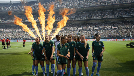 Ο ποδοσφαιρικός αγώνας γυναικών που παρακολούθησαν τριπλάσιοι οπαδοί απ’ όσους μαζεύουν οι αρένες του NBA