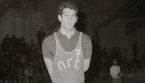 Το «αντίο» της ΕΟΚ και των ομάδων στον «Aυτοκράτορα» Βασίλη Γκούμα