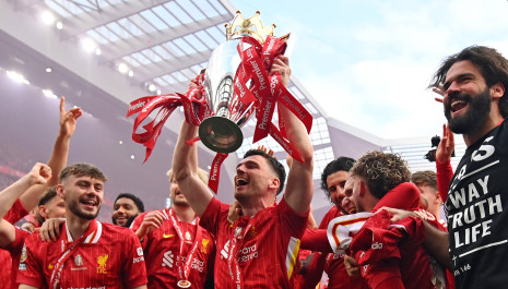 Στα 18 του έγραφε «η ζωή είναι χάλια», στα 32 του ο Ρόμπερτσον φεύγει απ' τη Λίβερπουλ ως θρύλος!