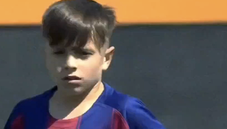 Είναι 12 χρόνων, γιος παλαίμαχου ποδοσφαιριστή και τρελαίνει κόσμο στη «Μασία»