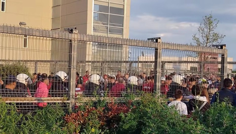 Βαρύ το κλίμα στην ΑΕΛ Novibet - Αποδοκιμασίες έξω από το AEL FC Arena και ένταση με Σαγάλ, Μασόν (video)