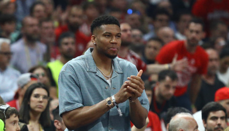 Λάμψη NBA στον τελικό της EuroLeague: Ο Γιάννης Αντετοκούνμπο στο T-Center (video)