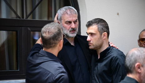 Όλοι στο πλευρό του «Κολοσσού» - Μια αγκαλιά από τους Legends του 2004 στον Δέλλα (photos)