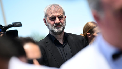Με λυγμούς ο επικήδειος του Δέλλα στην κηδεία της Μαστροκώστα: «Eίμαι μικρός μπροστά σου, να είσαι σίγουρη ότι πάλι εσένα θα ερωτευόμουν»
