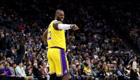 Οι Λέικερς «απέδρασαν» απ' το Γκόλντεν Στέιτ με σούπερ δίδυμο ΛεΜπρόν και Μπρόνι - «Έσβησαν» τους Σέλτικς οι Νικς