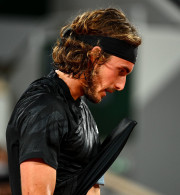 Ο Σερούντολο «λύγισε» τον Τσιτσιπά στην πρεμιέρα του Μόντε Κάρλο