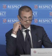 Έξαλλος με τη διαιτησία στην Ευρώπη ο Τσέφεριν: «Δεν είσαι ψυχίατρος για να καταλάβεις μερικές αποφάσεις»