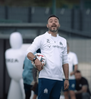 Τι κάνει; - Αυτός είναι ο... ανορθόδοξος τρόπος που χρησιμοποιεί ο Ντε Τσέρμπι για να τονώσει την Τότεναμ