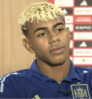 Συγκινεί ο Γιαμάλ μιλώντας για την παιδική του ηλικία: «Οι γονείς μου ζούσαν μέσα στην πίεση»