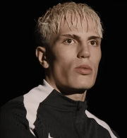 Του πήρε το μυαλό και την πιστωτική κάρτα - Ο Γκαρνάτσο τα δίνει όλα στη νέα σύντροφό του, αλλά αρνείται να γνωρίσει τους γονείς της