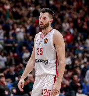 Οι Ιταλοί στέλνουν στη Μιλάνο τον Άλεκ Πίτερς του Ολυμπιακού - Άλλη μία ομάδα στο... παιχνίδι