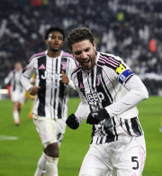 Η Γιουβέντους νίκησε τη Μπολόνια και ξέφυγε από την Κόμο στη «μάχη» της τετράδας