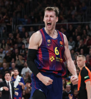 Τα... χρειάστηκε αλλά πήρε πολύτιμη νίκη η Μπαρτσελόνα απέναντι στην Εφές