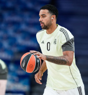 Η Φενέρμπαχτσε παρακολουθεί τον Τρέι Λάιλς