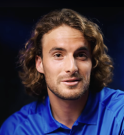 Ο Τσιτσιπάς έγινε... γήπεδο (video)