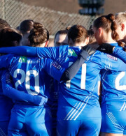 Προπονητής αποκλείστηκε γιατί έστελνε γυμνές φωτογραφίες στις παίκτριες του!