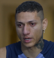 Συγκλονίζει ο Ριτσάρλισον για τη «μάχη» με την κατάθλιψη: «Σκεφτόμουν να πέσω σε τοίχο με το αυτοκίνητο»