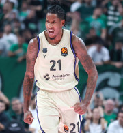 Έτοιμος ο Κλάιμπερν: Ταξίδεψε για Ελλάδα και παίζει με Ολυμπιακό