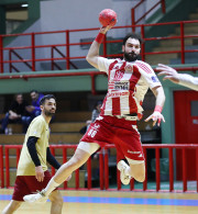 Πρεμιέρα στο 2026 με «στραβοπάτημα» για την ΑΕΚ, πλησιάζει στην κορυφή ο Ολυμπιακός