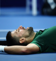 Απολαυστικός Τζόκοβιτς στο Roland Garros - O απίστευτος πόντος, η ένταση με τους οπαδούς και ο... Μάικλ Τζάκσον (video)