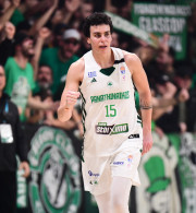 Με σούπερ Σπανού ο Παναθηναϊκός «καθάρισε» τον Ολυμπιακό στο ντέρμπι