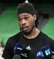 Χολμς: «Πρέπει να μάθω πώς σφυρίζουν οι διαιτητές» (video)