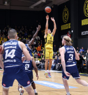 Ήρωας Κινγκ χάρισε τεράστια νίκη-ανάσα στο Μαρούσι κόντρα στην Καρδίτσα