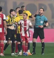 Καταγγελία της ΑΕΚ στον εισαγγελέα για ρίψη ομπρέλας από  Ποντένσε στην κερκίδα