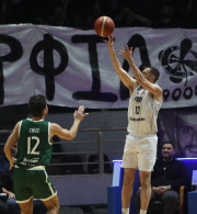 Σε άλλη κλάση ο ΠΑΟΚ, ισοπέδωσε με 100άρα την Σπόρτινγκ με τη σκέψη στα αδικοχαμένα «αετόπουλα»