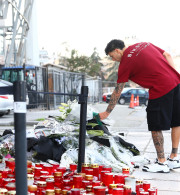 Ο Χόρχε Σάντσες άφησε λουλούδια στο μνημείο θυμάτων του ΠΑΟΚ