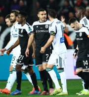 Τα είπαν σε έντονο ύφος Γιακουμάκης και Μπακασέτας στο ημίχρονο (photos & video)