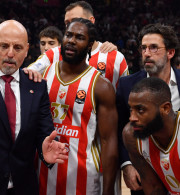 O Ερυθρός Αστέρας έφτασε στην Ελλάδα για το ματς με τον Ολυμπιακό - Τι ισχύει με Τάισον Κάρτερ