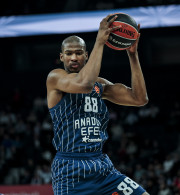 Ο Κάι Τζόουνς γράφει ιστορία στην Euroleague: Η αξεπέραστη στατιστική και η ευστοχία που... τρελαίνει