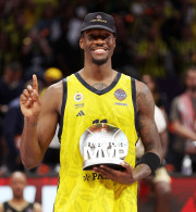 Ο απίθανος λόγος πίσω από τα... συνεχόμενα ταξίδια του Χέιζ-Ντέιβις