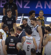 Τεράστια ένταση με Μπάρτλεϊ και οπαδούς του ΠΑΟΚ στο PAOK Sports Arena (video)