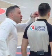 Έξαλλος ο προπονητής της Μπεσίκτας - Πήρε στο κυνήγι τους διαιτητές (video)