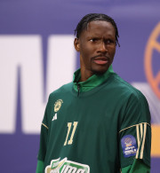 Ο Χέιζ - Ντέιβις είδε όρθιος σχεδόν όλο το πρώτο δεκάλεπτο του Παναθηναϊκός - ΠΑΟΚ (video)